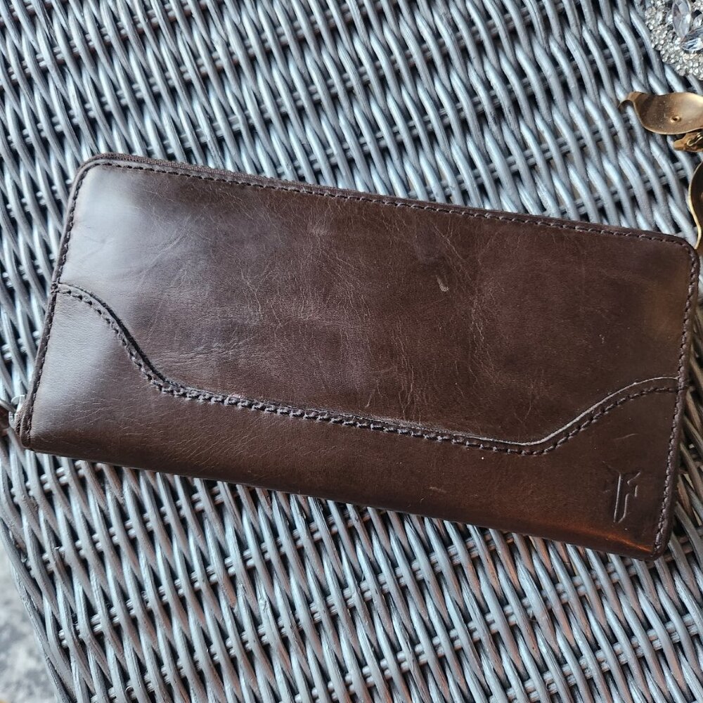 Authentic FRYE Leather Melissa Zip Around Wallet Clutch -BROWN ~ Retail $168